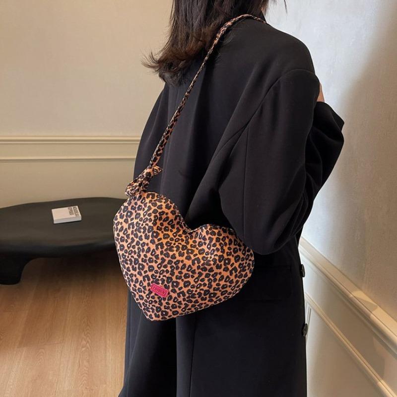 Heart Leopard Shoulder Bag Fashion Student All-match Hand Bags for Woman Casual Bolsos De Mujer Retro Sac Femme Portable Bolso