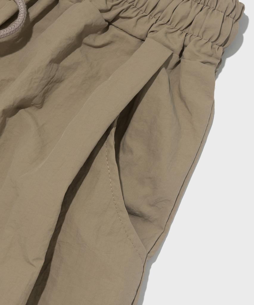 Cargo Bros Nylon Pintuck Bermuda Cropped Pants (Beige)