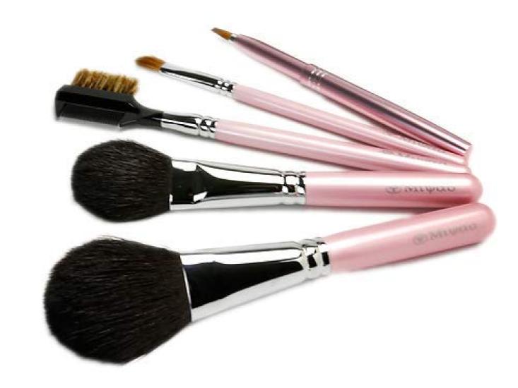 

Kumano Brush Makeup Brush Set Gift Award 2015 Hiroshima Kumano Makeup Brush Pink Pearl 5 Piece Set Shaft Present Packaging [Japan Prize] [Middle Type]