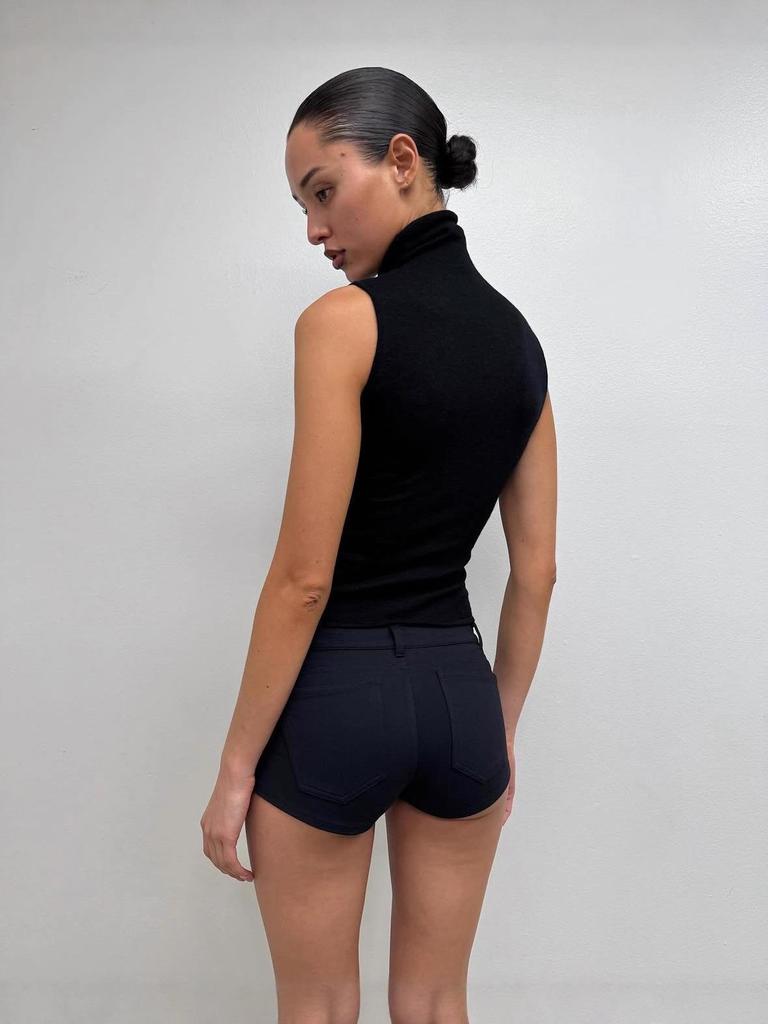 American Spicy Low-Waist Black Ultra-Shorts: Simple, Slimming, Tight-Fit Hot Pants