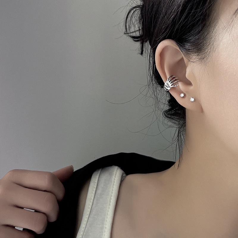 Korean Style Irregular Shiny Gear Ear Cuff, No Piercing Needed, Versatile and Chic for Autumn