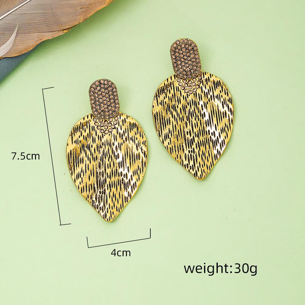 Women's Retro Irregular Stripe Leaf Earrings with Zinc Alloy and Inlaid Diamonds