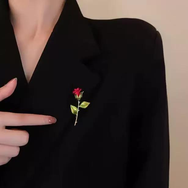 French Romantic Red Rose Brooch: Exquisite Three-Dimensional Flower Pin with Festive Flair.