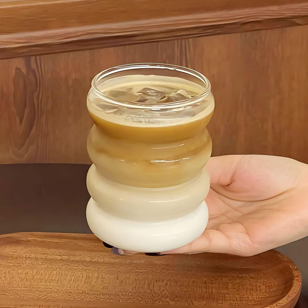 Pahar transparent pentru băutură, cană ondulată