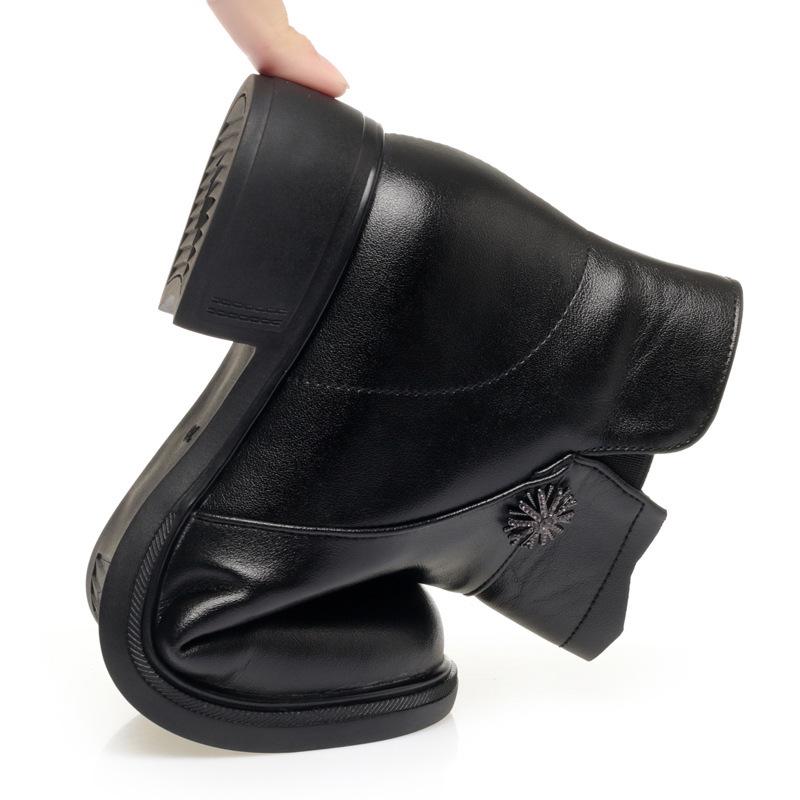 Winter new wool cotton shoes women's boots short boots flat middle heel middle-aged mother shoes velvet large size casual cotton boots