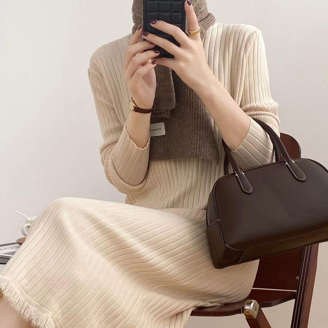 

Длинное трикотажное платье, свитер с высоким воротником и бахромой one size