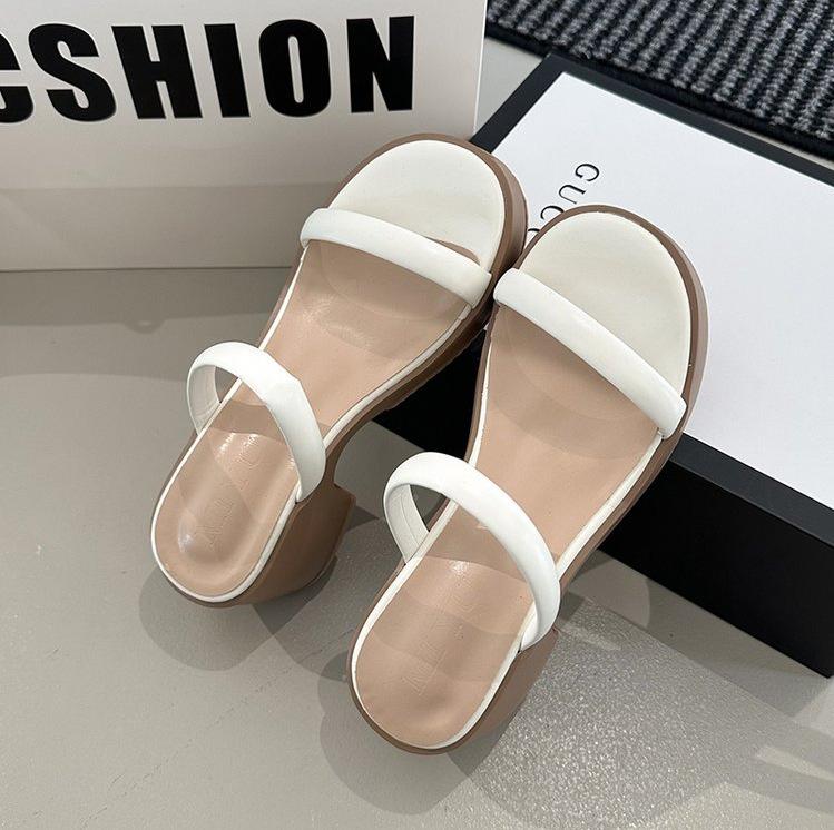 French thick-soled heightened open-toe slippers women's 2025 new fashion versatile with skirt cool slippers
