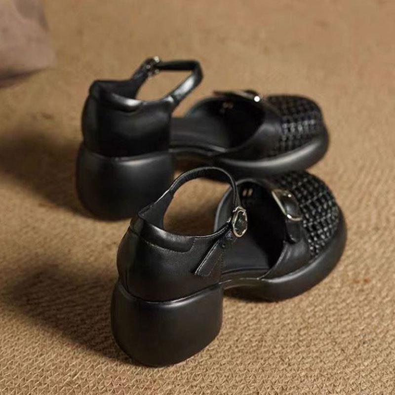 French retro hollow bag head sandals women's 2025 summer new thick heel thick sole word bag heel Roman sandals
