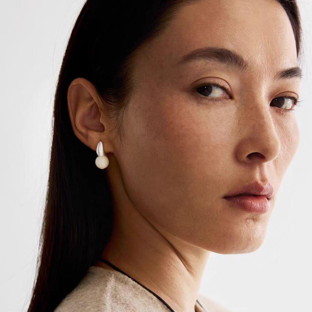 Elegant South Red Agate Stud Earrings: Classic, Versatile, High-End, Unique Design for Women