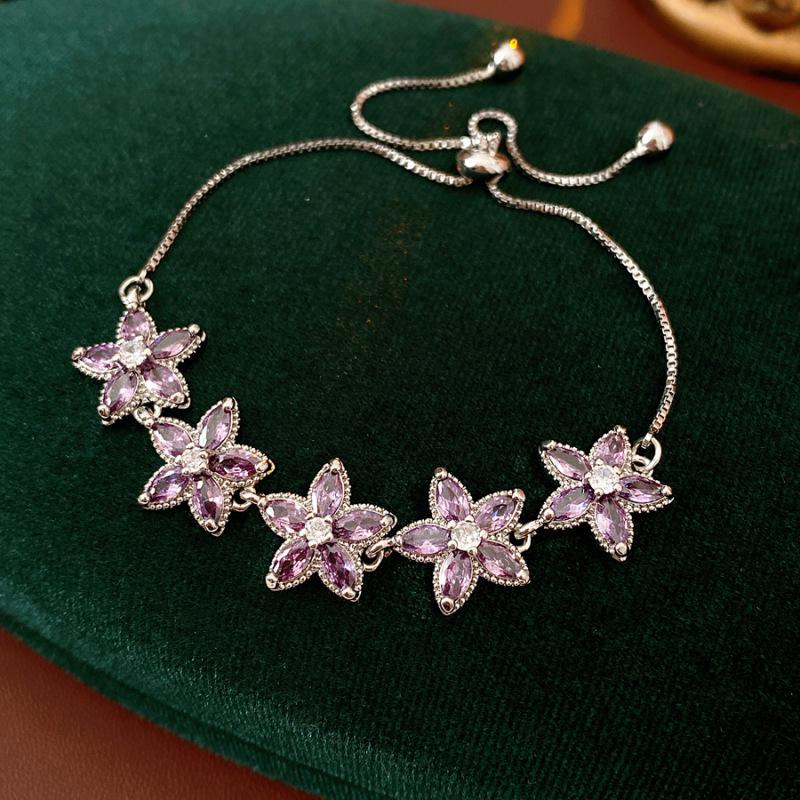 Gold-Plated Zircon Heart Bracelet: Exquisite, Versatile High-End Fashion Jewelry.