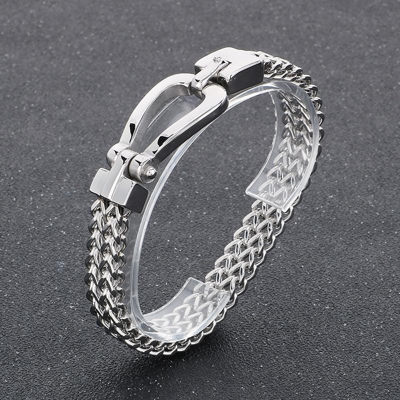 Hipster Stainless Steel Cast Titanium Steel Bracelet, Smooth Simple Skull Nail Buckle Men'S Bracelet