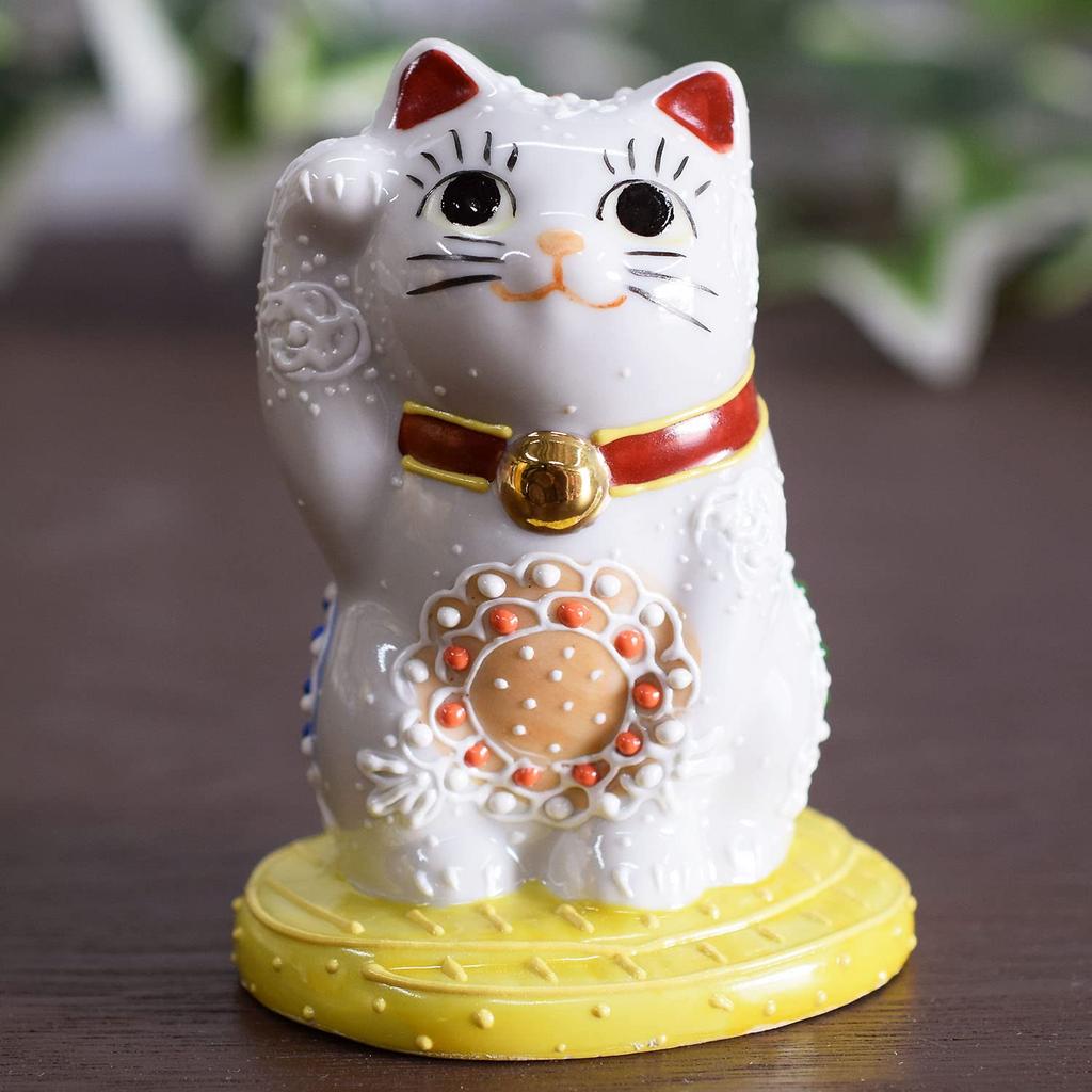 Kutani Beckoning Gold Coin and White Relief Ware, Right-handed Cat, Design, N-007F