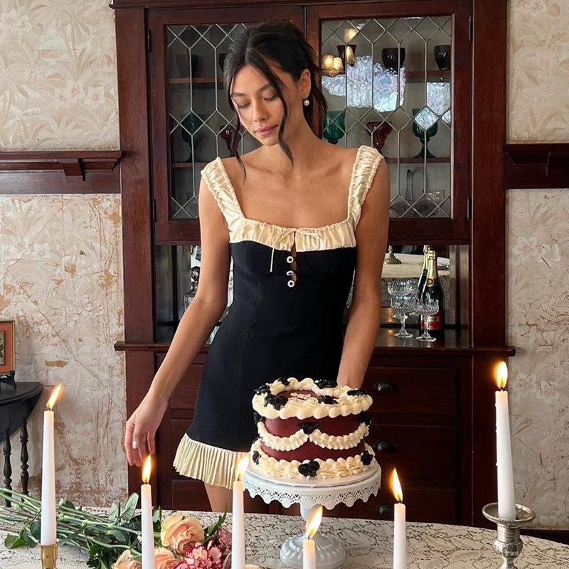 Damen Spaghettiträger Plissee Minikleid Sexy V-Ausschnitt Ärmellos Schlank A-Linie Kurze Kleider Mitternachtsparty Vestidos Kawaii Kleid