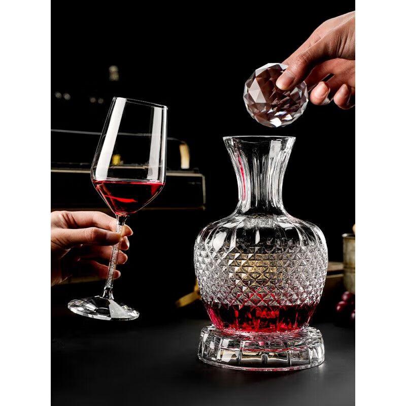Drehender Kristall Rotwein Dekanter