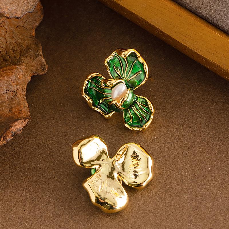 French fashion elegant small fragrance enamel dripping oil flower pearl stud earrings light luxury temperament high-end earrings