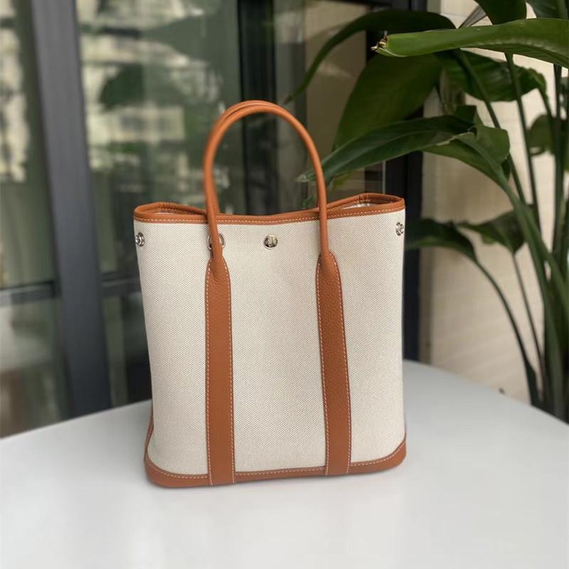 2024 Vertical Garden Tragetasche aus Rindsleder und Canvas: Hand-, Schulter-, Crossbody-, Pendler-, Großraum-