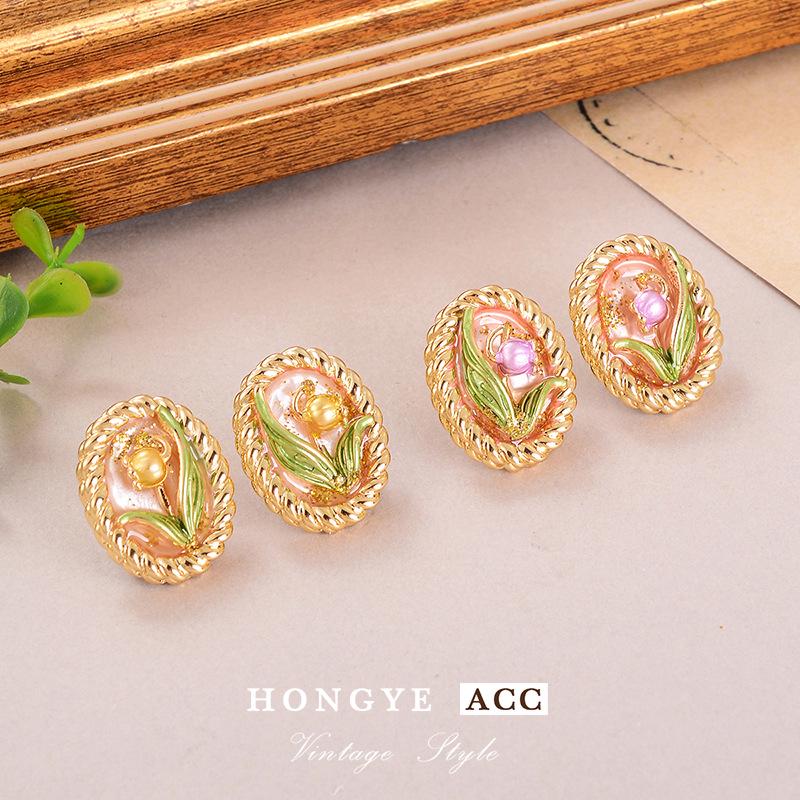 

Vintage Oil Painting Series French Baroque Pearl Earrings in New Chinese Style
