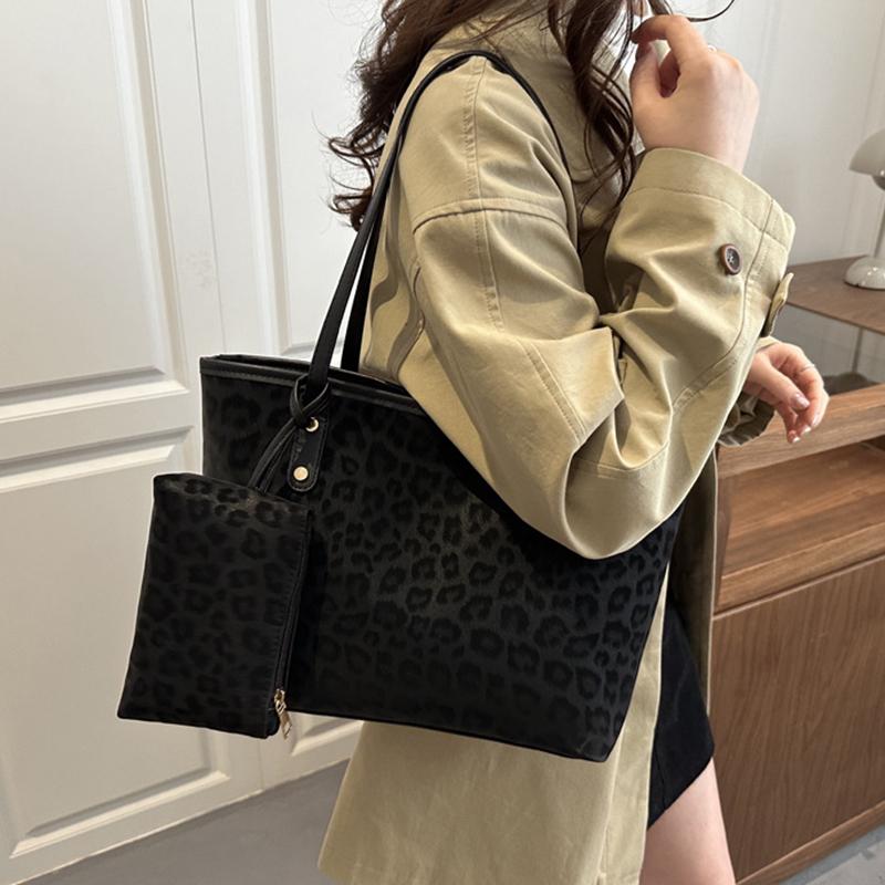 Leopard Print Women Shoulder Bag For Commuting Daily Used Casual Tote Bag Large Capacity Ladies Handbags And Purses