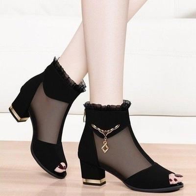 Hohle High Heels dicker Absatz vielseitig 2025 Frühling und Sommer neue Damenschuhe Mesh coole Stiefel hoher Absatz Oberbekleidung mittlerer Absatz Damensandalen