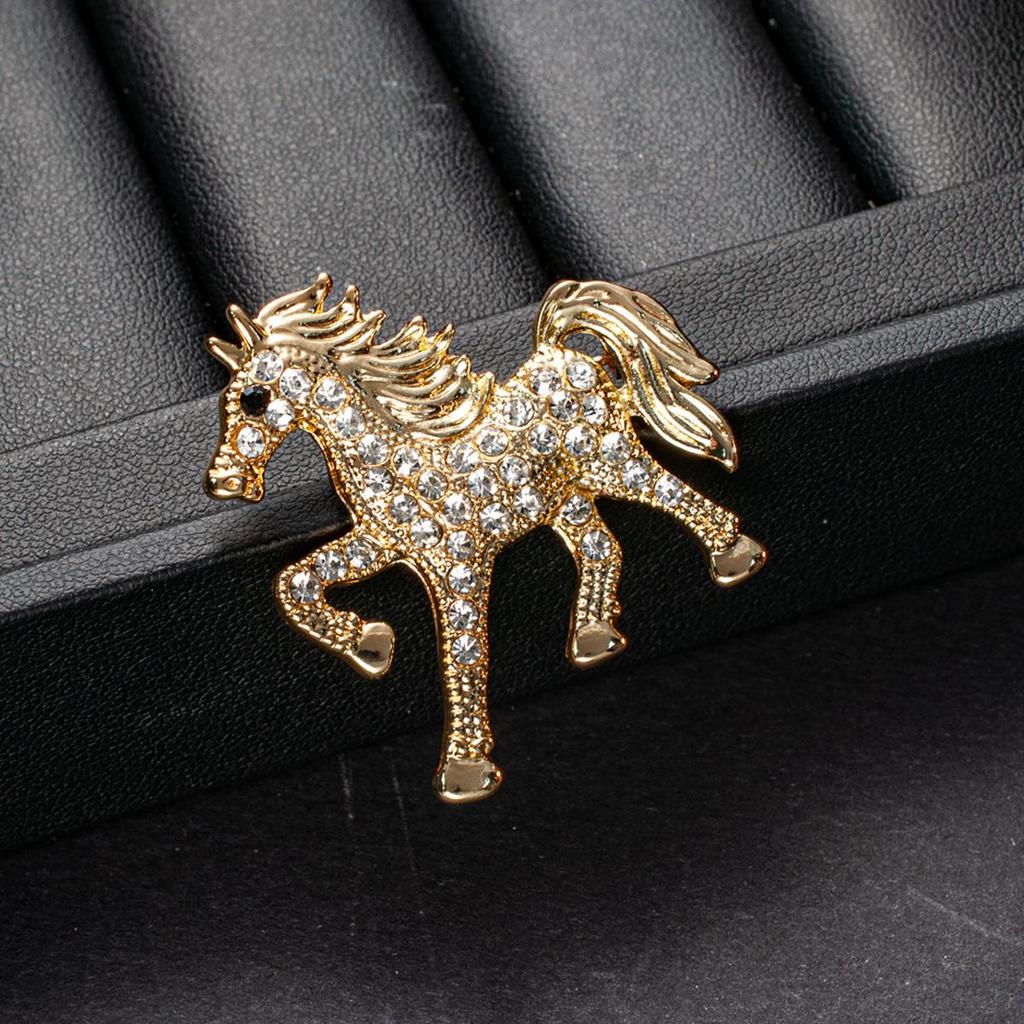 Charming Rhinestone Horse Brooch - Elegant and Playful Animal Pin Accessory for European and American Fashion.