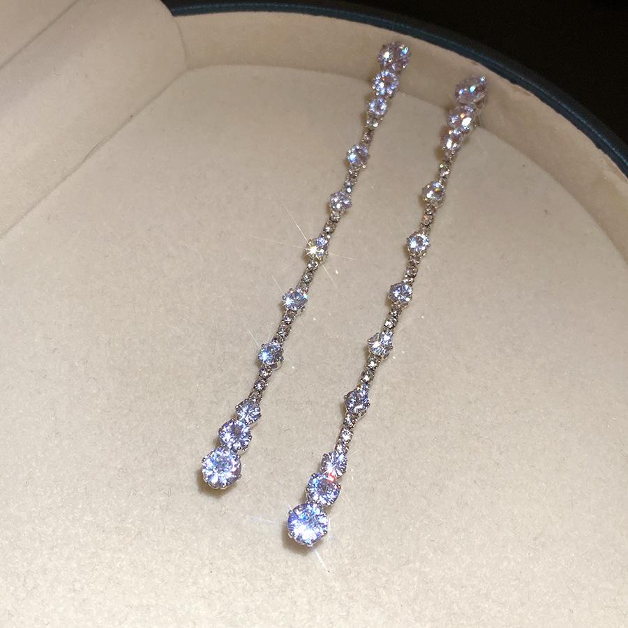 

Silver needle zircon round fringed earrings European and American personality simple fashion temperament earrings niche high-end earrings women