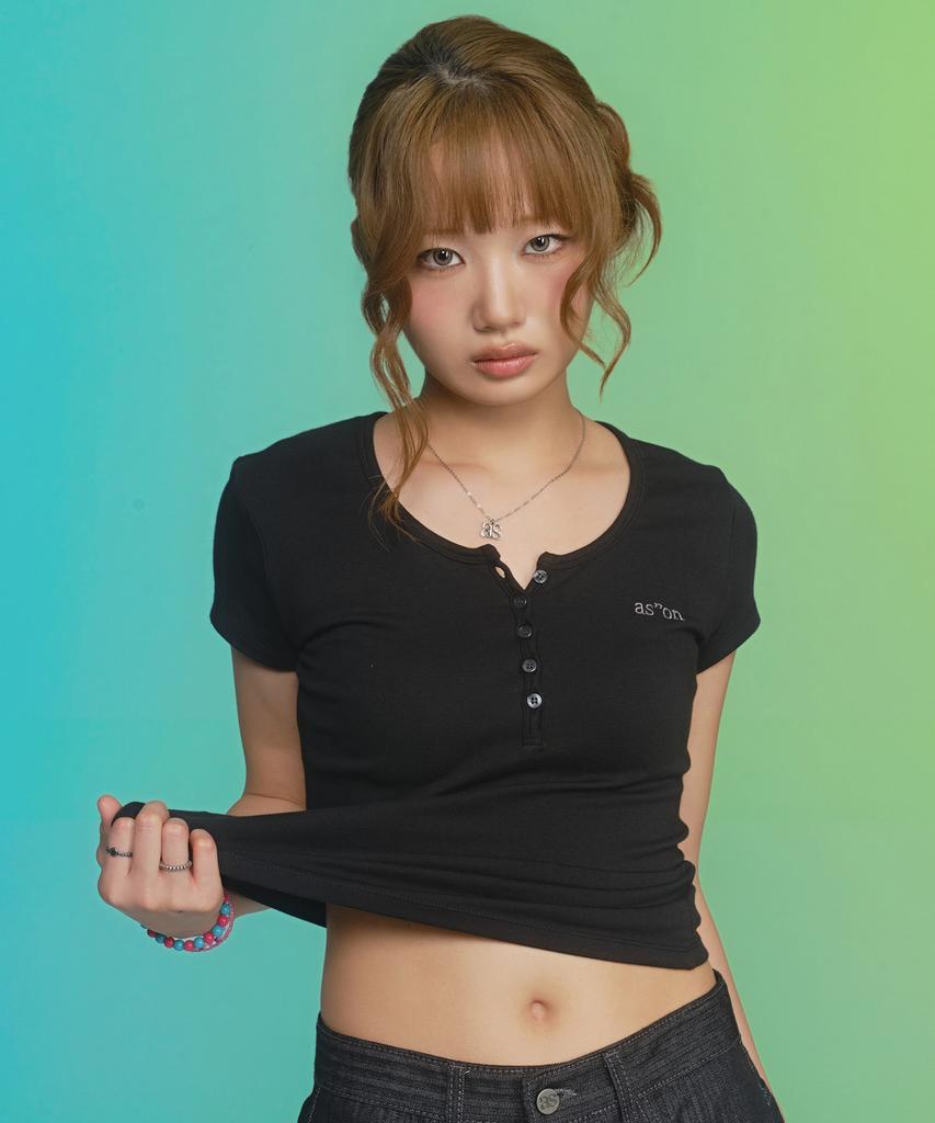 Aejeuon Ever Button Tee / Black