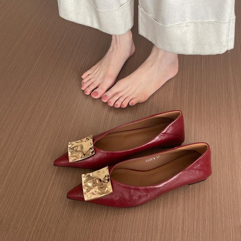 Spot version! Flat-bottomed retro metal buckle pointed single shoes women's shoes 2025 spring and autumn new versatile light mouth commuting shoes
