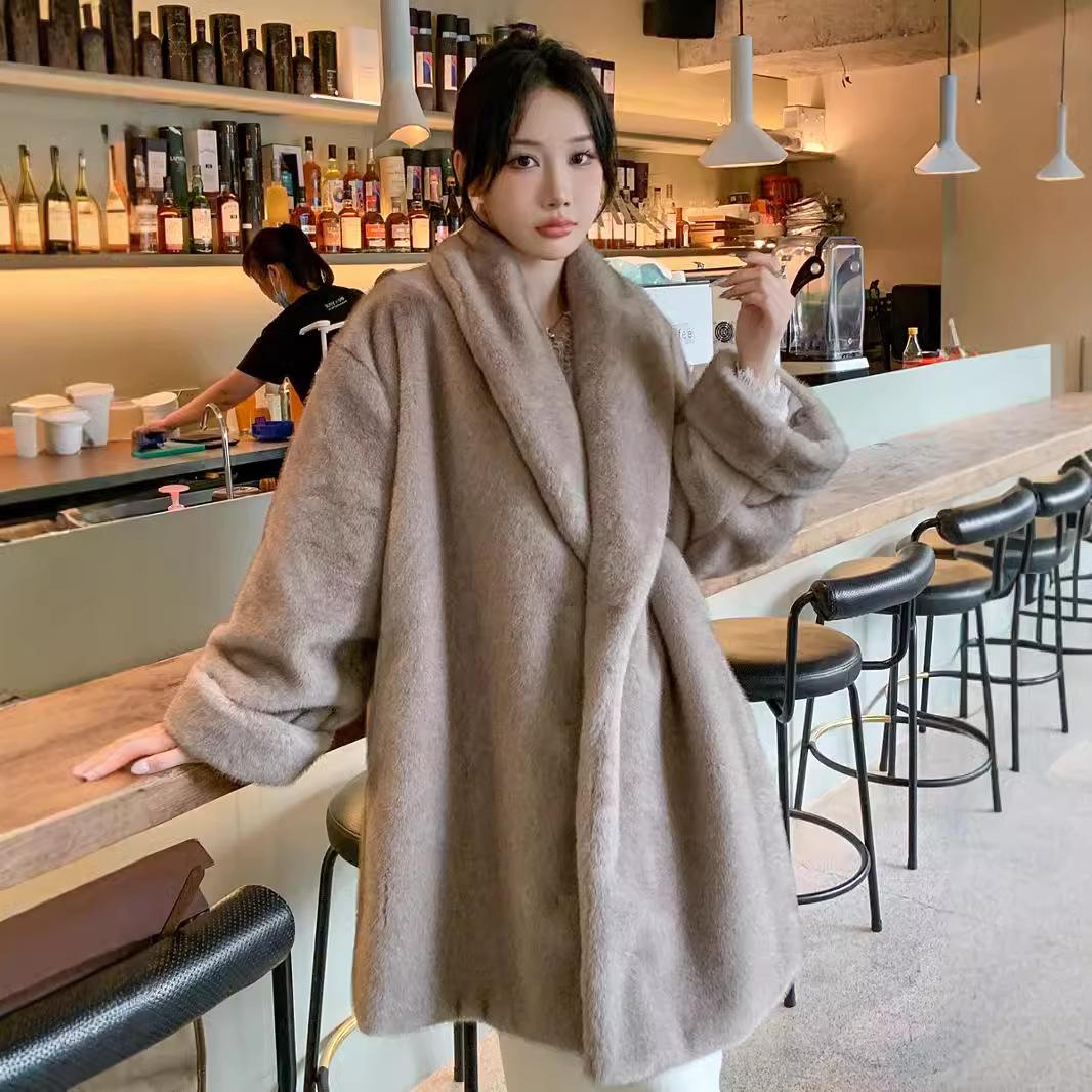 

Winter New Women s Curly Sleeve Fur Jacket Fashion Shawl Collar Thick Long Sleeved Jacket L хакі