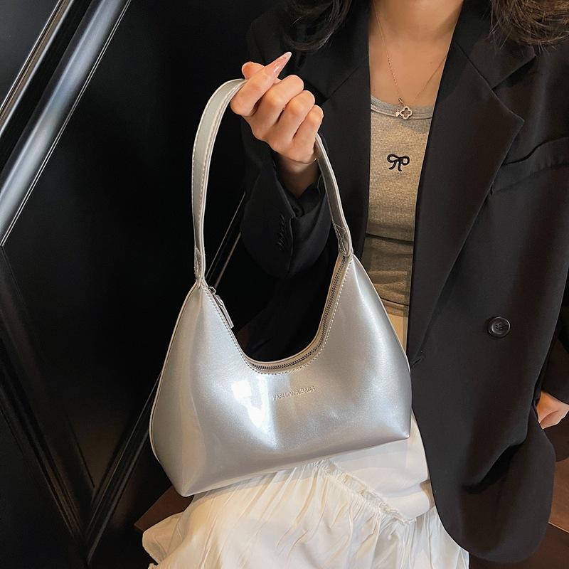 

Французская нишевая дизайнерская сумка женская 2025 новая весна и лето универсальная на одно плечо подмышечная сумка супер огонь портативная сумка-пельмень серебряный