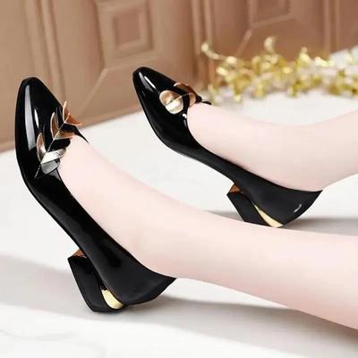 Scarpe da donna alla moda, scarpe versatili con tacco da donna, scarpe da tempo libero da donna in pelle, leggere, con tacco alto, grandi dimensioni.