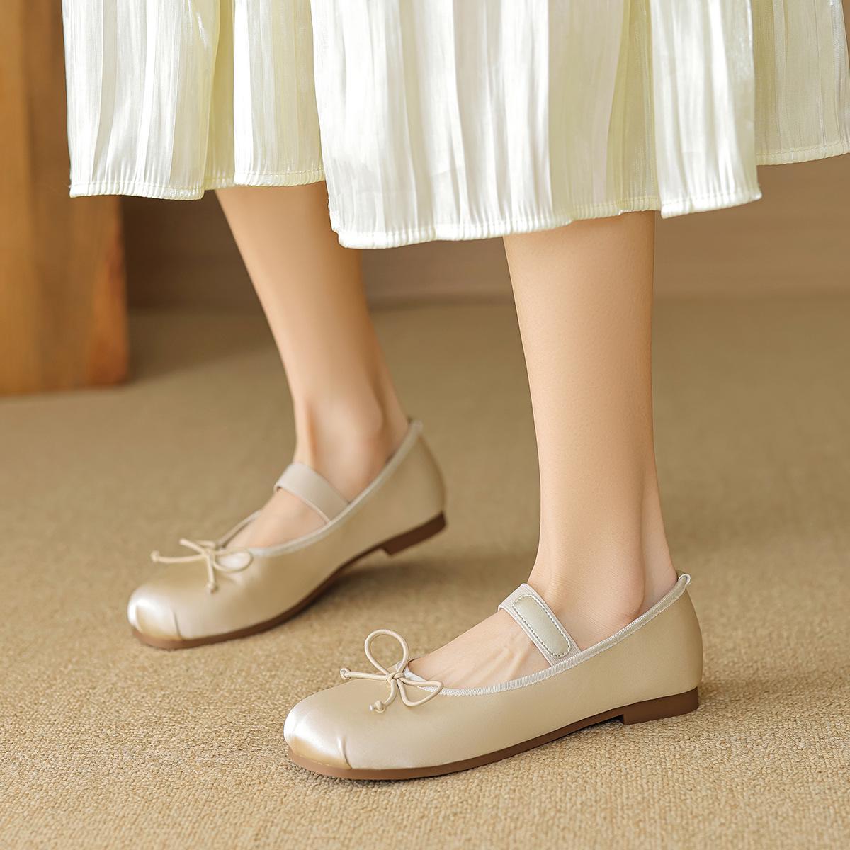 

Weiwei Girl Women s Mary Jane Flats with Bow 35 срібний