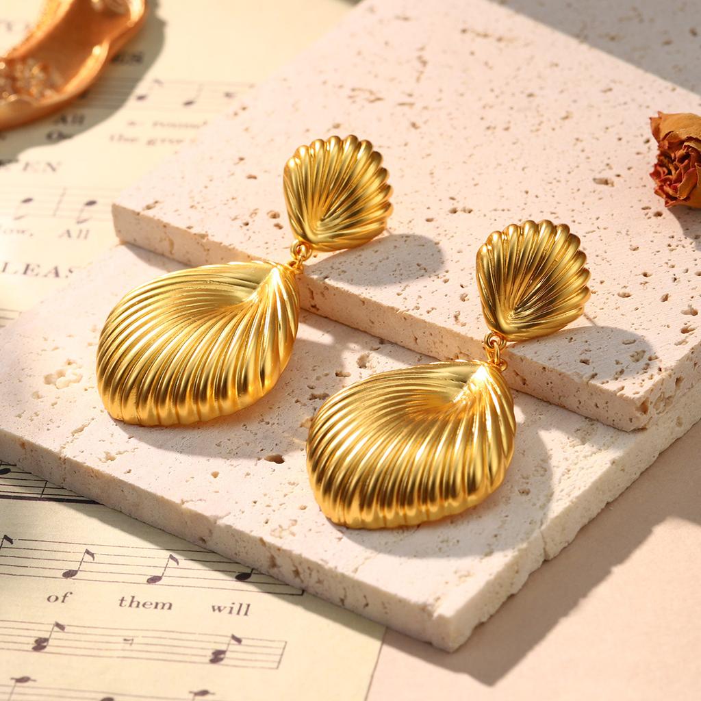 European and American retro hot-selling medieval vintage earrings copper gold-plated conch shell shape 925 silver needle earrings