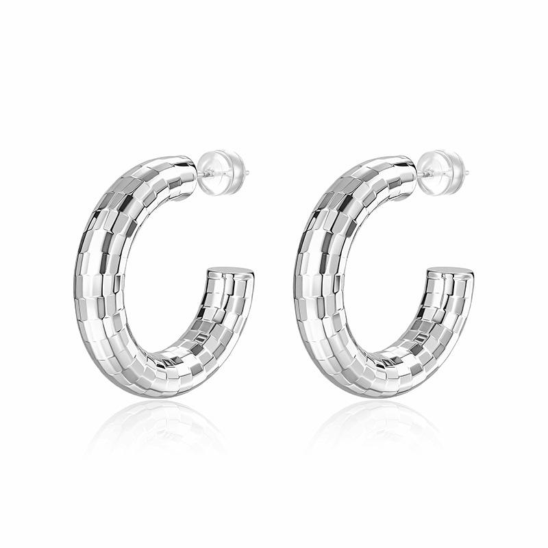 Elegant C-Shaped Earrings: Fashionable Geometric Hoops In Gold or Silver. Perfect for Commuting, Offering a Versatile, Lightweight Luxury Style.