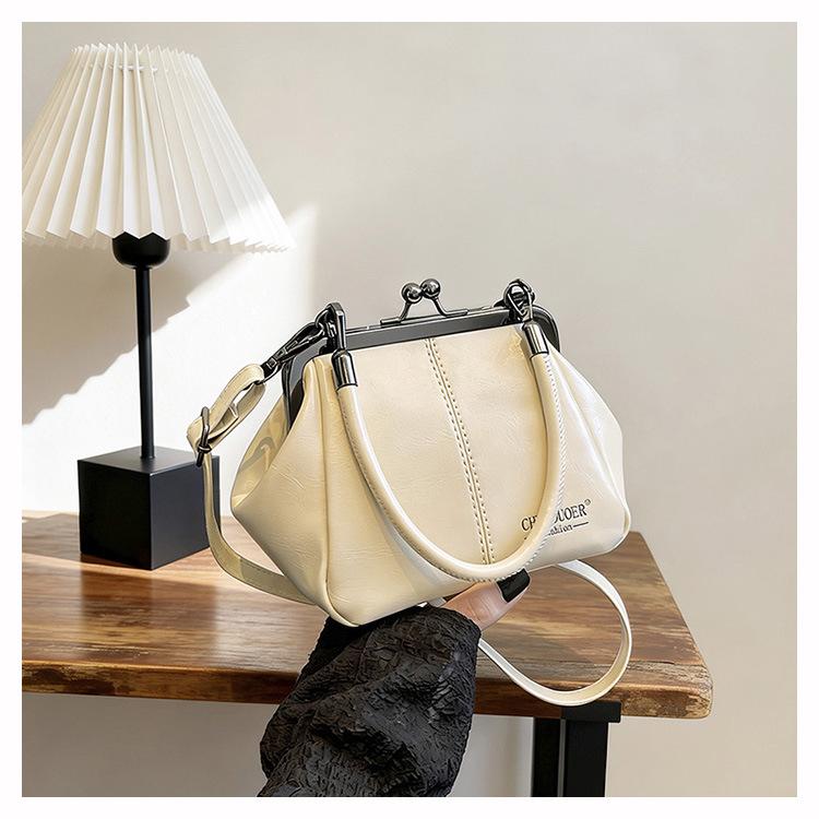 Elegant Women's Crossbody Handbag - Soft Leather, Trendy Niche Design, Simple Single-Shoulder Messenger Bag