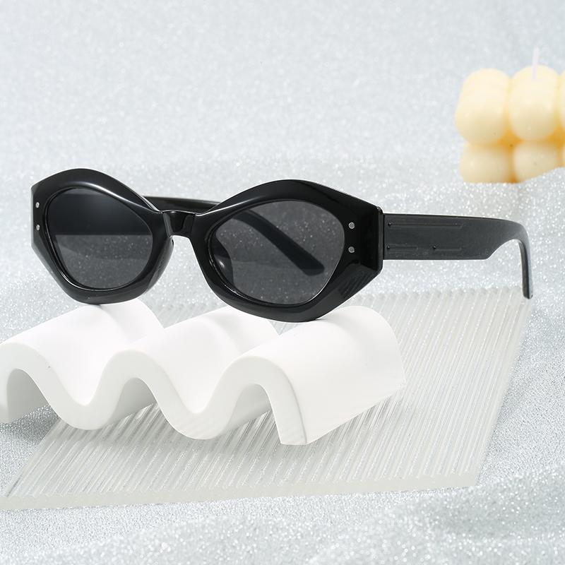 1PACK Luxury Cat Eye Women Sunglasses Small Frame Oval Glasses Female Trendy Eyewear Fashion Brand Shades Oculos De Sol