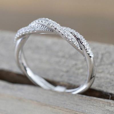 Huitan Schlichtes Design Verlobungsbandringe für Damen Luxus Kristall Zirkonia Antragsring Hohe Qualität Statement Schmuck
