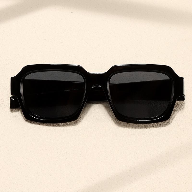 Retro square small frame women fashion sunglasses for outdoor street photo travel dark black glasses trendy