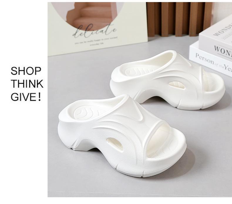 Women's Summer 2024 Height-Boosting Thick-Soled Outdoor Slippers with Squishy Feel for Versatile Wear