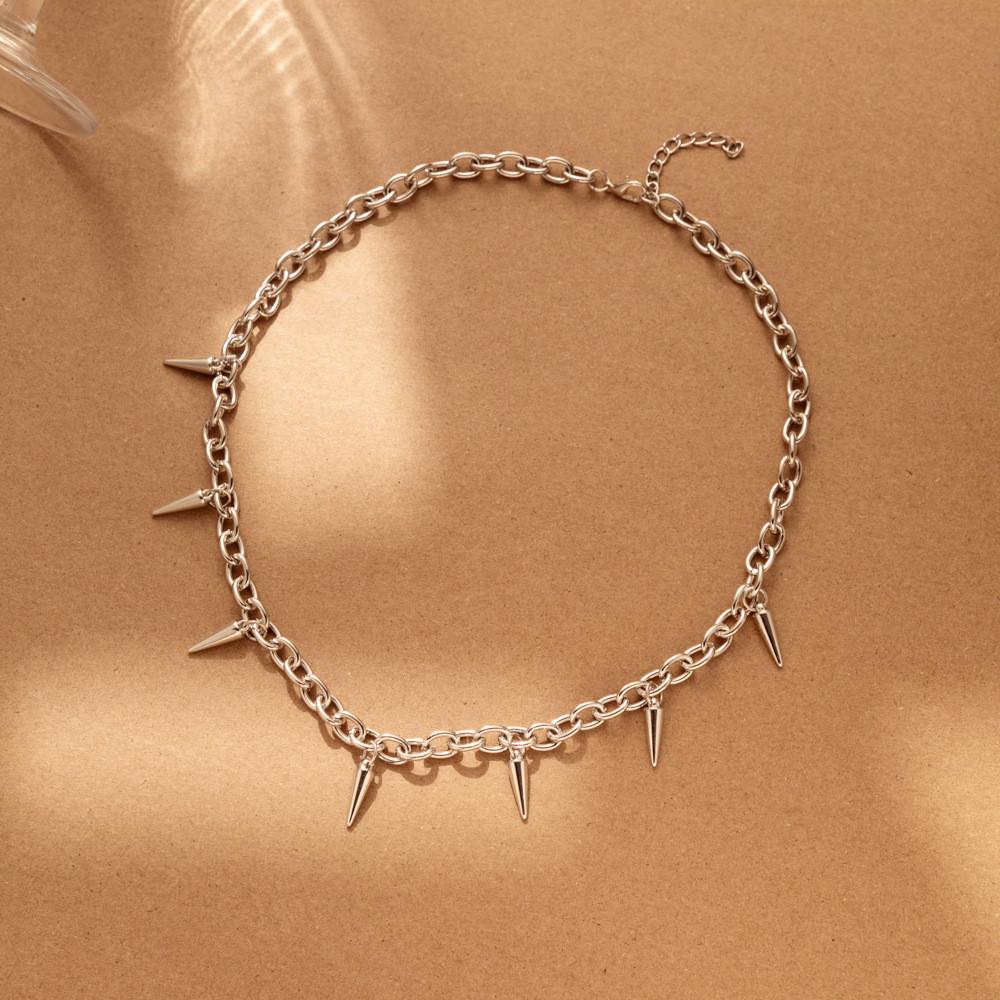 Trendy Minimalist Alloy Pendant Necklace For Women Featuring Elegant Silver Chain Detail