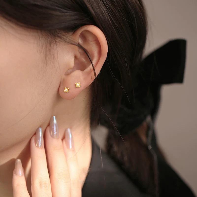 Pearl Earrings Women's High-end Earrings Ear Jewelry High-end Stud Earrings Niche Design Light Luxury