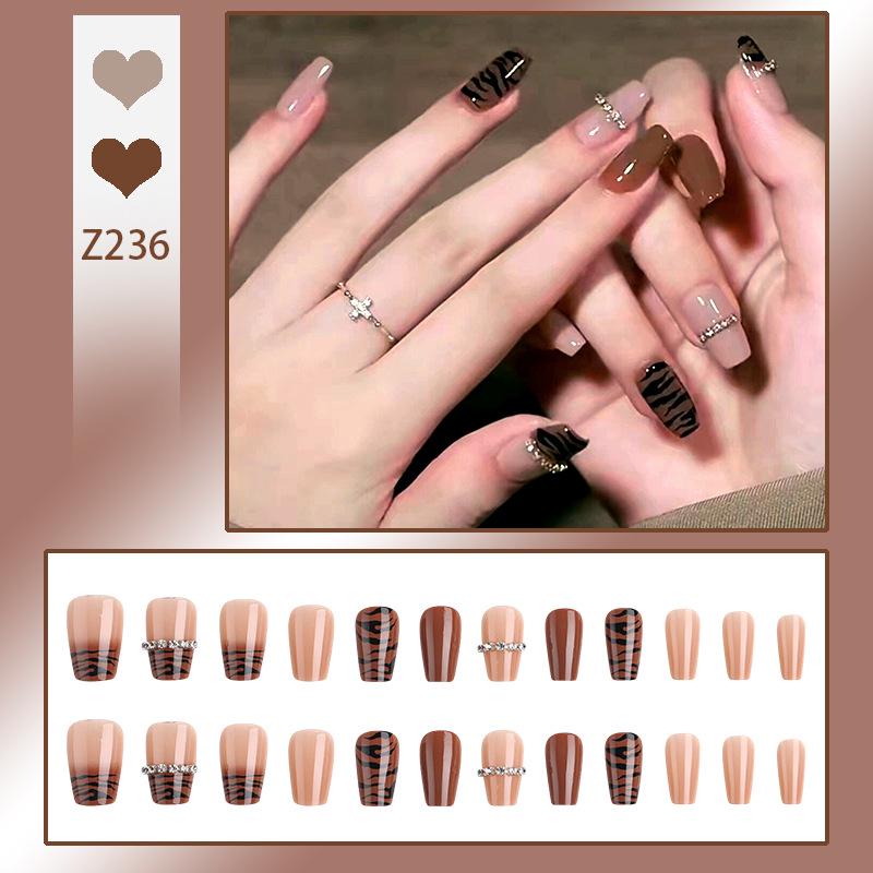 Autumn Maillard Wearable Nail Stickers - Simple Diamond Chain & Coffee Leopard Print Designs