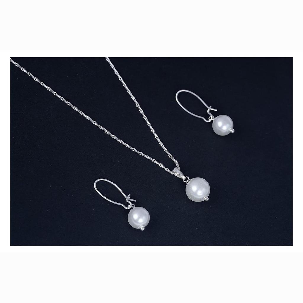 Klassisch-stilvolles, trendiges, versilbertes Designer-Anhänger-Set mit japanischen Perlen, Tropfenohrringen und Kette für Damen und Mädchen, Büro- und Freizeitkleidung