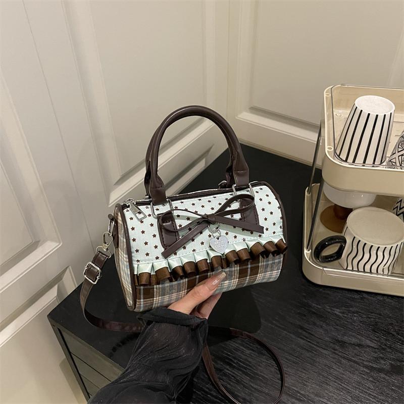Street Style Small Square Bag With Soft Structure And Internal Pocket