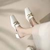Fashion Fashion Cover Toe Chain Decoration Womens Half Slippers Outdoor Slides Med Heeled Mules Shoe 2025 Luxury Square Heel Sandal