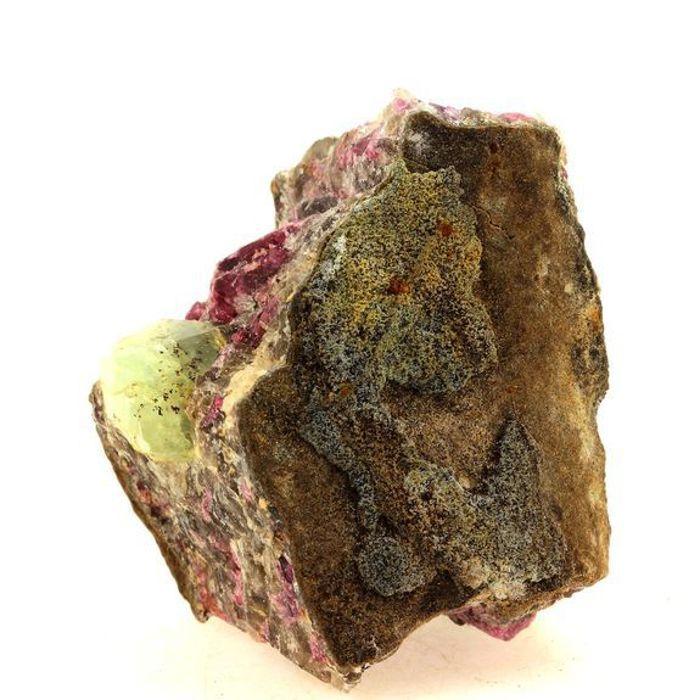 Pierres et Minéraux. Londonite, Rhodizite. 532.5 ct. Antsongombato, Betafo, Madagascar.