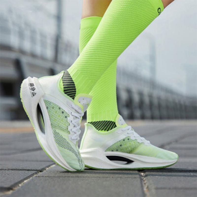 New LiNing Jueying Essential Cushioning Rebound Breathable Coverage Lightweight Low Top Running Shoes Women's White Green ARHQ258-3
