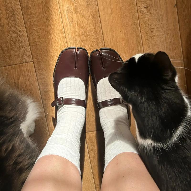 Módní IPPEUM Tabi boty baleríny boty s rozdělenou špičkou nadměrná velikost 44 mokasíny hnědé boty černá kůže dámské Mary Janes Tabis