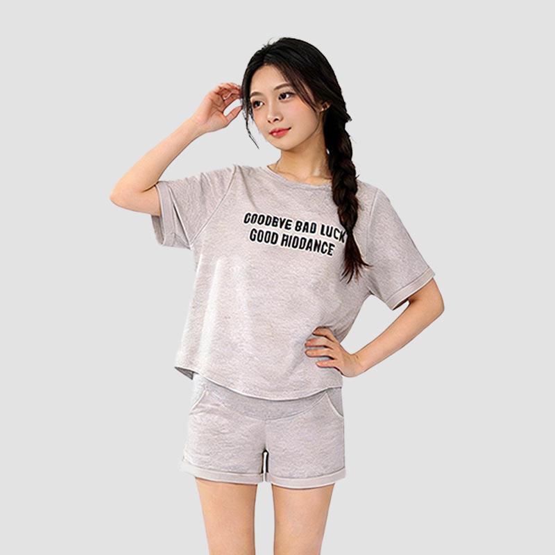 

Plus Size Maternity Summer Two-Piece Set: Short Sleeve Top & Shorts for Casual Wear XXL серый