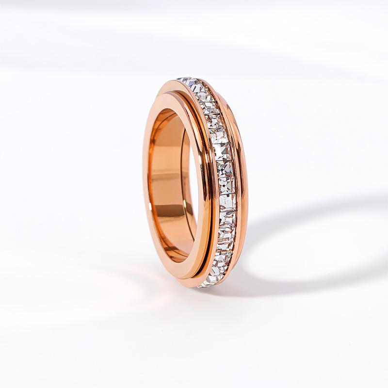 Live Hot Style Rotatable Zircon Titanium Ring with 18k Rose Gold Plating