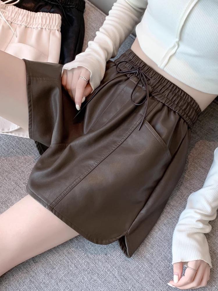 

Осень/Зима 2024 Шорты А-силуэта из искусственной кожи с высокой талией в корейском стиле для женщин - Модные, с широкими штанинами, свободного повседневного кроя. 5XL кофейный